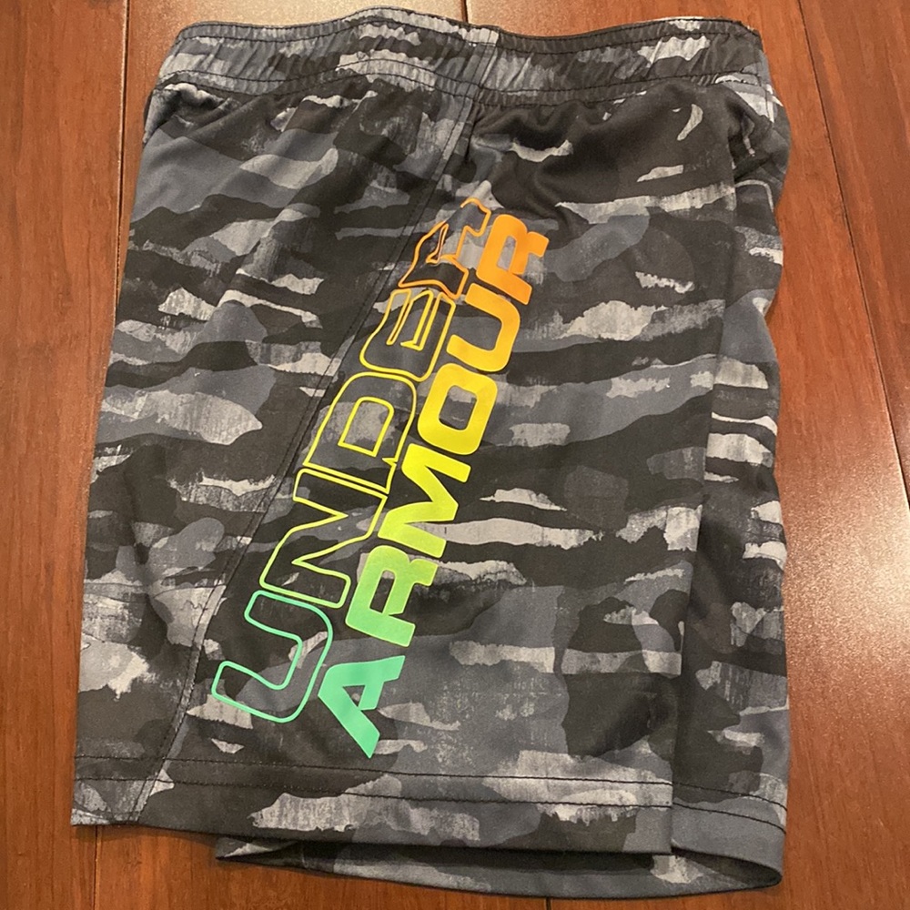 Under Armour shorts - Picture 3 of 5
